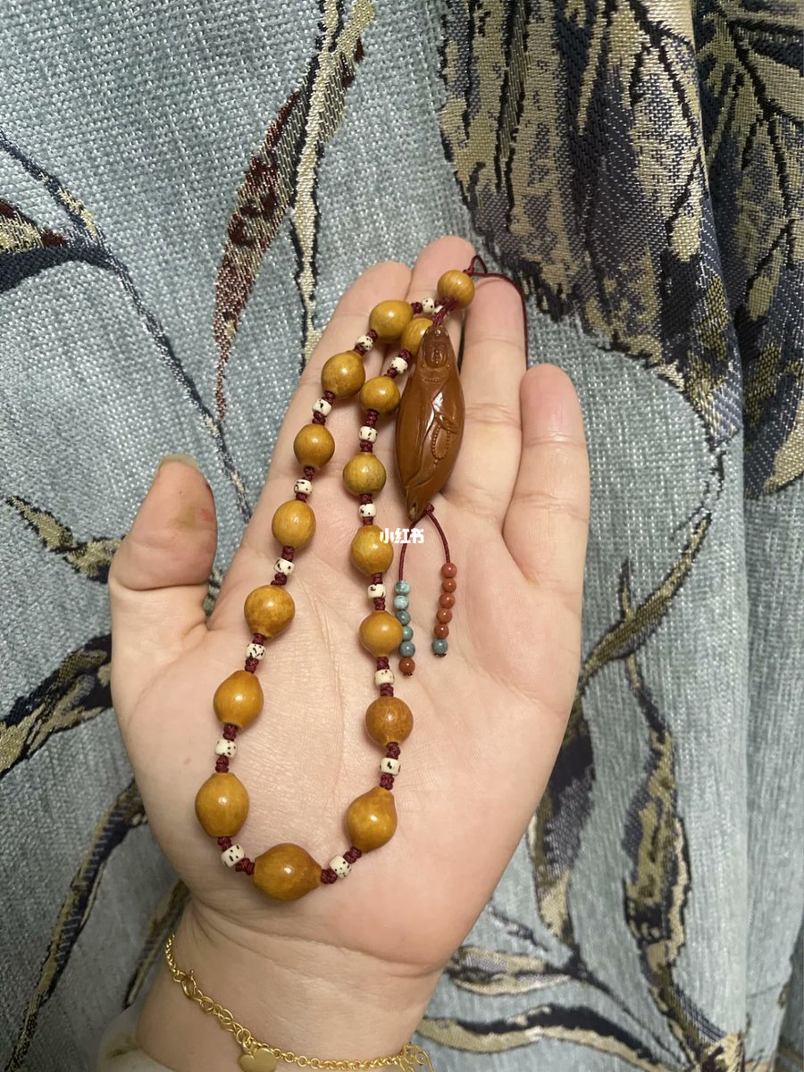 EdithDangljb9's tweet photo. DIY pulsera de hilo colorido, super fácil para hacer en casa  #ManualidadesFaciles #HechaAMano https://t.co/l0zgiNanGZ