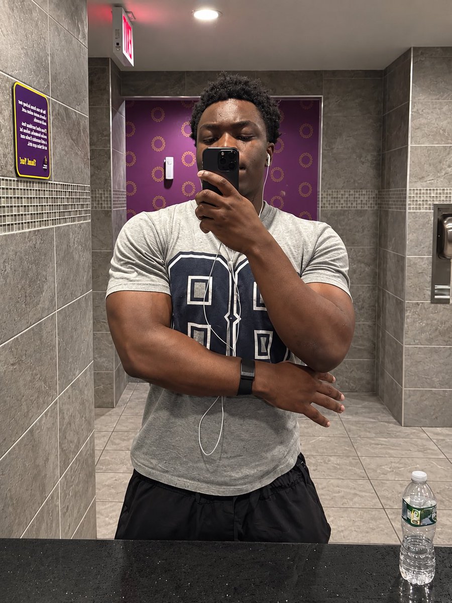 unguardableAd's tweet photo. #200lbclub https://t.co/EBN2BrWC7Y