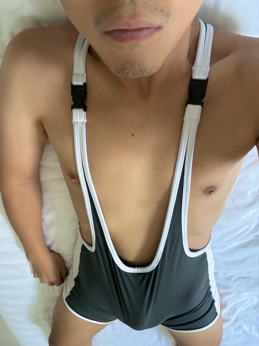 MuscleBearTH's tweet photo. กำลังหลงรักการใส่บอดี้สูทเข้าเต็มๆ 🔥 บอดี้สูทชายเน้นโชว์สัดส่วน 🎽 วัสดุจากผ้าไนล่อน หนาหรือบางแล้วแต่ดีไซ���์ ใส่ออกกำลังกายดีเลย 🍌 #พี่หมีไบรุกรีวิวกางเกงใน 🐻 สนใจทัก DM พี่หมีขนาดน้องชาย 54 ยาว 6.5 นิ้ว 🍆 เริ่มต้นตัวละ 499 บาท รวมค่าส่งฟรีทั่วประเทศ 💰 https://t.co/fKHzdAIGGM
