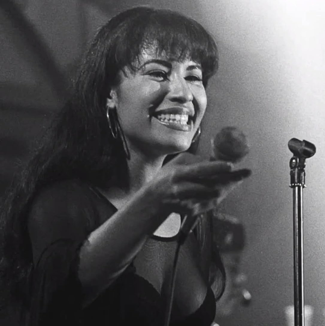 selenassq's tweet photo. quick reminder of how gorgeous her smile was https://t.co/EETSb6cyZ8