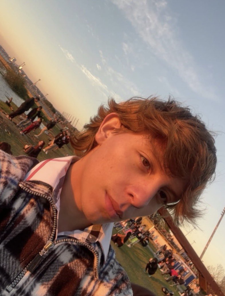 spillurgust's tweet photo. eu / minha colinha https://t.co/ce96LZWsP6
