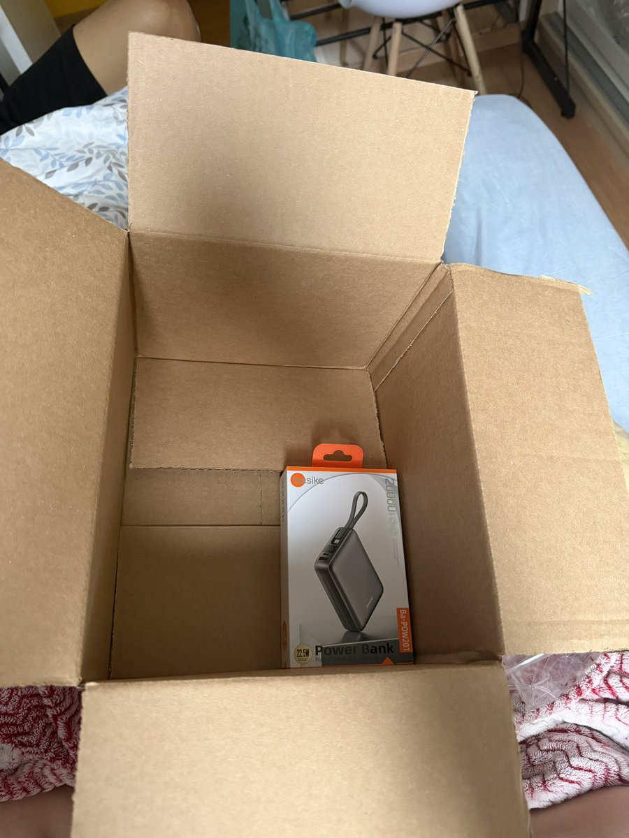 jnkrkive's tweet photo. amo receber pacotes da amazon, quem embala tem tanta noção de espaço 🩷 https://t.co/EoJmnbg4oV