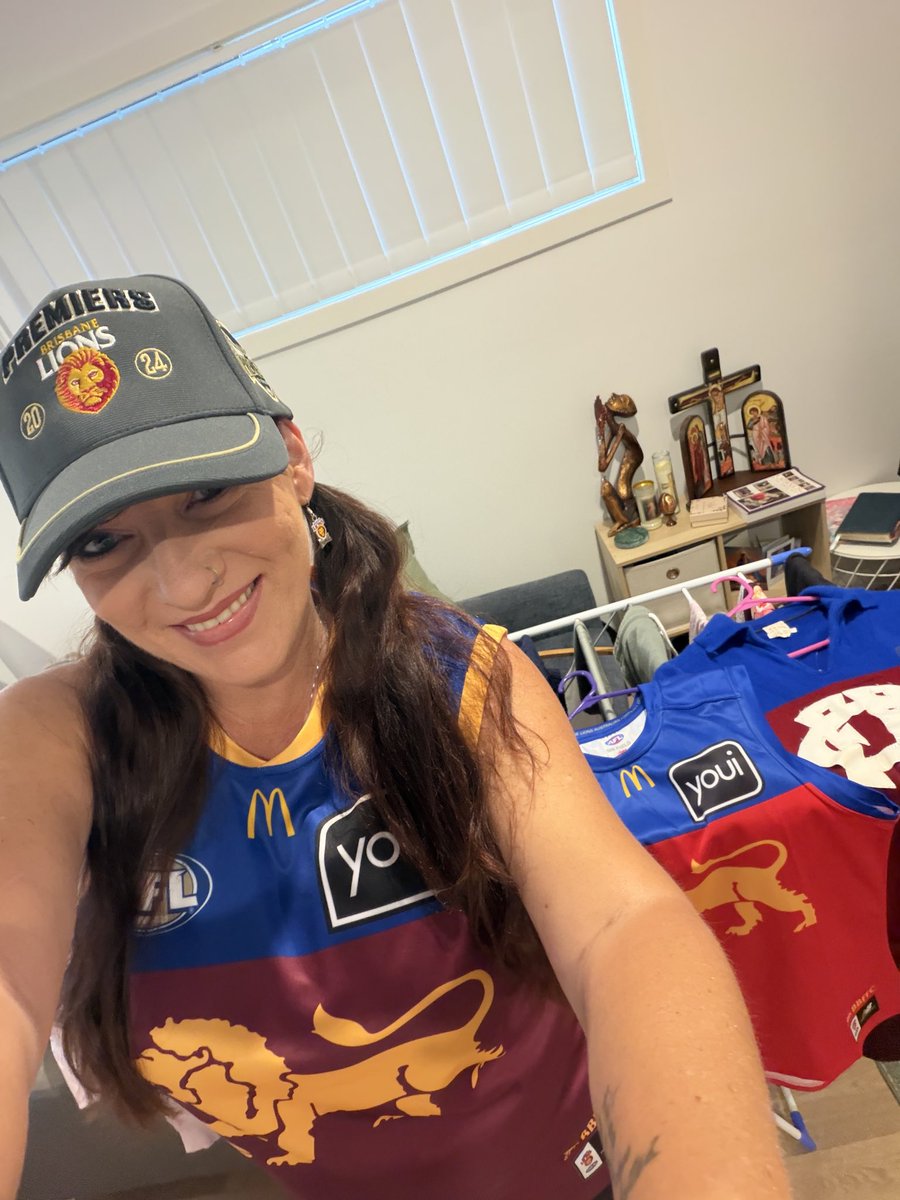 bec_franc's tweet photo. Sent my Dad my photo of all my Lions gear last night. He lives in Perth. Let the record show that it was he who threw down the gauntlet with, “Freo, way to go, hit 'em real hard, hit 'em low.🤣😂👍”. And so it shall be, Dad vs Daughter for Grand Final week! #BrisbaneLions #FreoDockers #AFL