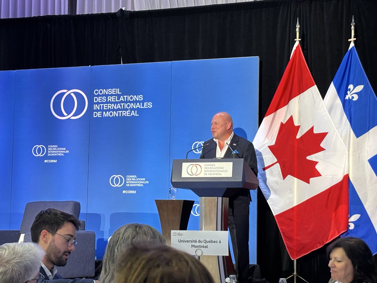 golumen's tweet photo. Au #CORIM, Stéphane Pallage a souligné l’apport de l’immigration et des étudiants internationaux au #Québec. Une invitation à renforcer les liens universitaires entre le #Mexique et le Québec, par la mobilité et la recherche. 🇲🇽⚜️🇨🇦 @UQAM @consulmexmtl https://t.co/BLDEHR3pcq
