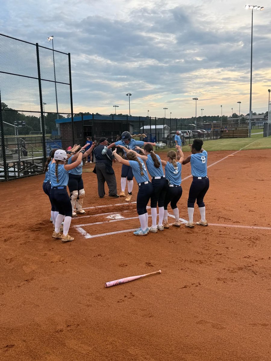 MorganEveritt29's tweet photo. Game 3 of the Fall Palmetto Fastpitch League was last night! Our Pinewood Prep team won 5-1 against Cane Bay High School after 7 innings. It was fun to see some of my old travel teammates also! I helped drive in 4 RBIs with 2 home runs! 

Pitching:  4 IP, 8K, 0 hits, 0 ERA
Hitting:    .500 BA, 2 home run 💣

@PinewoodPanther @ImpactGoldOrg @impactgoldnc @Mads_Arm2Strong @Clift_coach @kylieshay98 @CatamountSB @ETSUSoftball @CoachmilliSB @UNCGSoftball @coachbreneman @JackieLis00 @madi_eberle @CharlotteSB @JakeCombs_ @cbreault12  @UMOSoftball @CoachJDeitz @MHU_Softball @L_Reimsnyder @RoyalsSball @kella_armstrong @GWUSoftball @CoachBurns17 @UNCP_Softball @dees_44  @TPCPitching @gatorjack72 @D1Softball @SoftballDown @CoastRecruitsSB @LineDsoftball