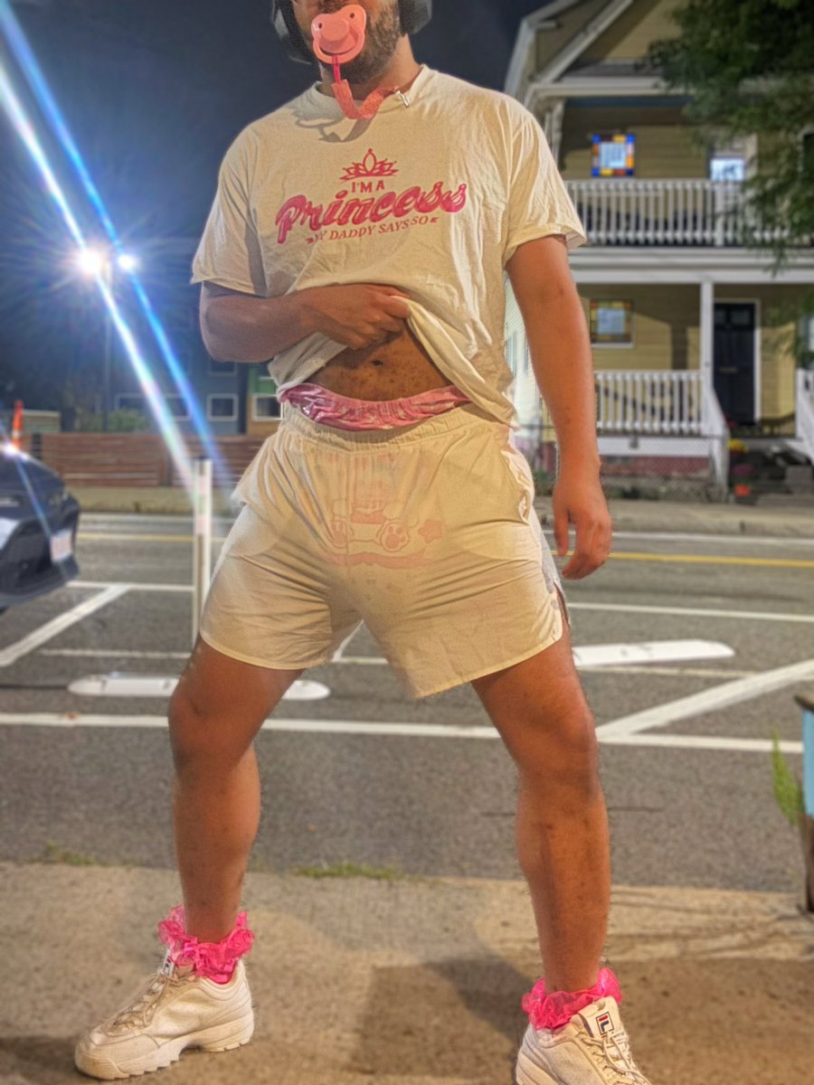 Doggybabyjr's tweet photo. I should be careful letting my friends pick out my outfits 🫣

#ABDLhumiliation #diaperfag #teamlocked https://t.co/CRUJhpuIov