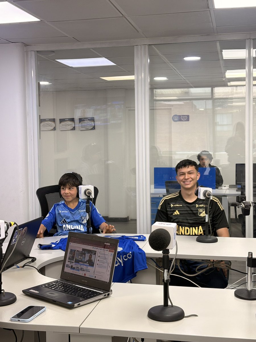 camila_millan06's tweet photo. Hoy nos invitaron a @CasaAzulRadio para contar nuestra experiencia con Ureña.
Muchas gracias! La experiencia fue increíble 

#FPC #millonariosFC https://t.co/2yO42qbbzE