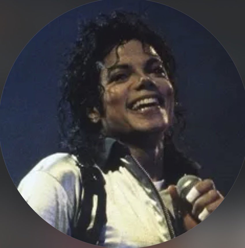 paidocirilo's tweet photo. On this date

finja que você é o espólio do Michael Jackson neste post: 👇 https://t.co/9cvH4t3q1e