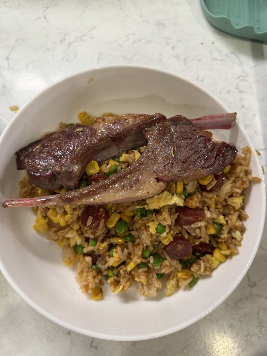 LinneaGymBunny's tweet photo. About to hit the gym for push day! Here is today’s lunch https://t.co/LvOYgLwRtC
