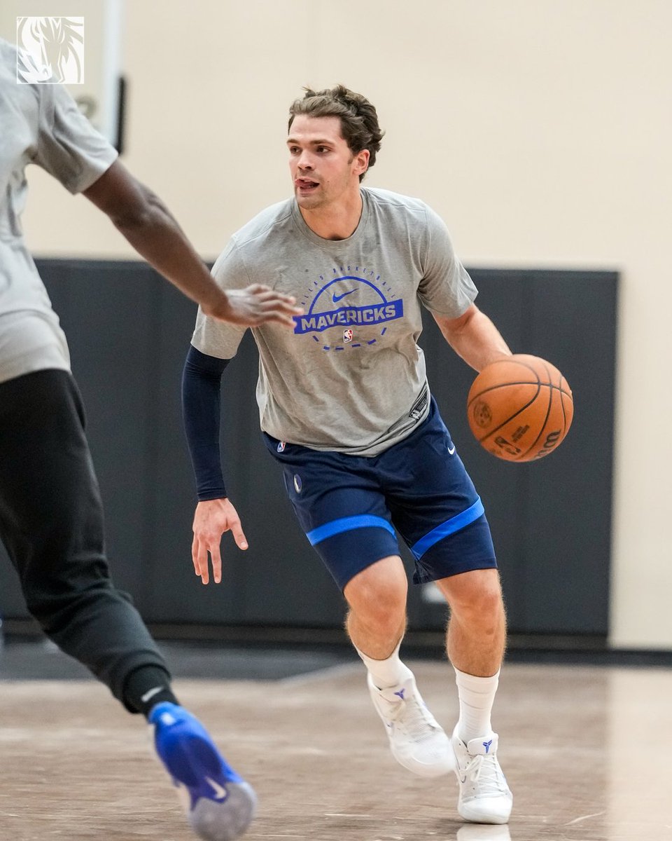 dallasmavs's tweet photo. New kids on the block 😎 

#MFFL https://t.co/6uEAYIshlA