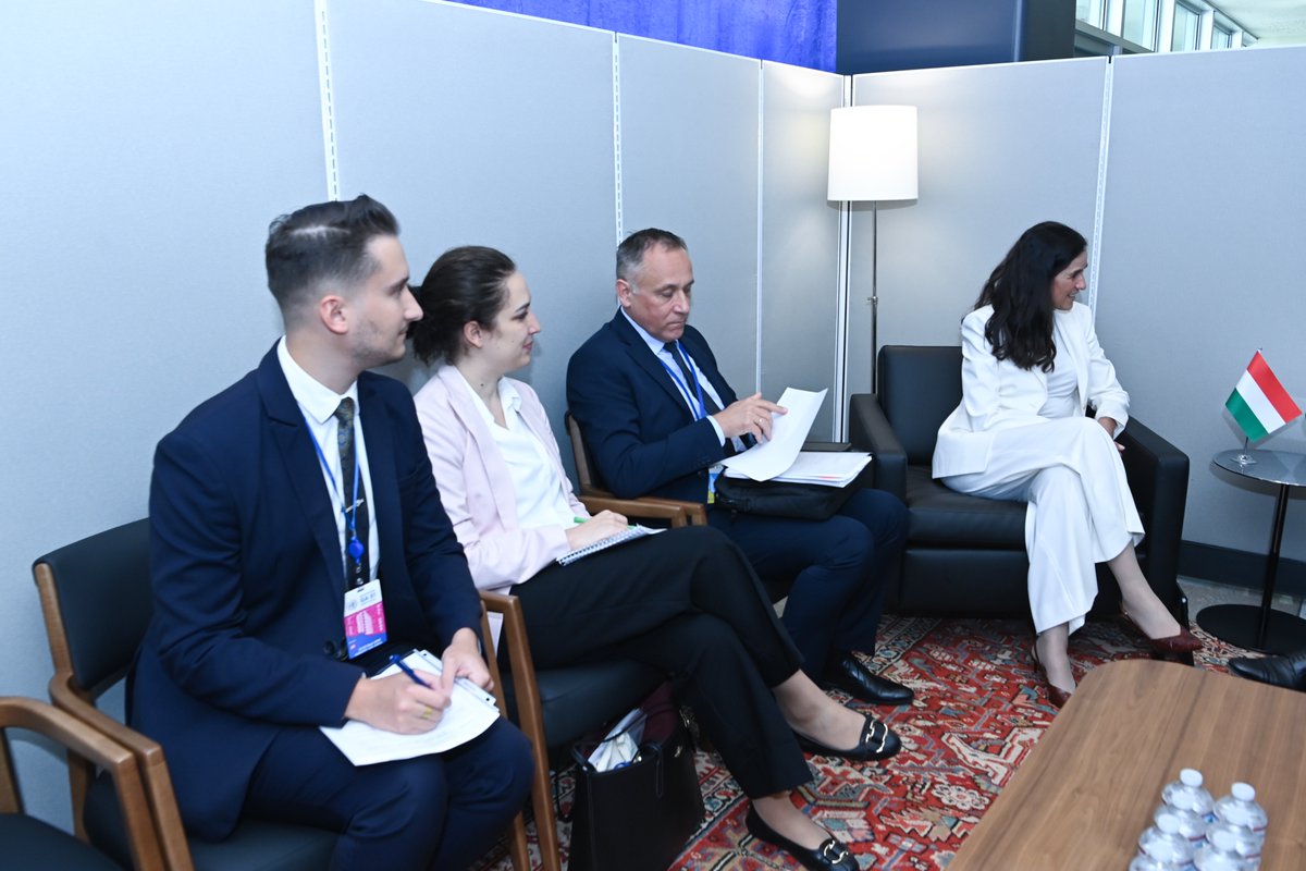 Bayramov_Jeyhun's tweet photo. Met with the Minister of Foreign Affairs and Deputy Prime Minister of Hungary @_OrbanAnita on the margins of the 81st @UN General Assembly in New York.

We discussed current agenda in Azerbaijan-Hungary bilateral and multilateral relations.

We also exchanged views on regional and international developments.