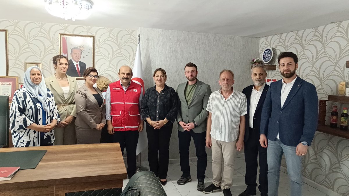 MHPDYARBAK7n's tweet photo. İl Başkanımız Sayın Hasan ÖZCOŞKUN’un talimatları doğrultusunda Aile, Kadın ve Sosyal Politikalardan Sorumlu İl Başkan Yardımcımız Sayın Banu KARAGÖL ve KAÇEP İl Başkanımız Sayın Sevinç ÇİÇEK,  Kızılay İl Başkanı Sayın Ahmet DEMİREL’i ziyaret etti.@MHP_Bilgi @dbdevletbahceli https://t.co/W5WNcDZwDR