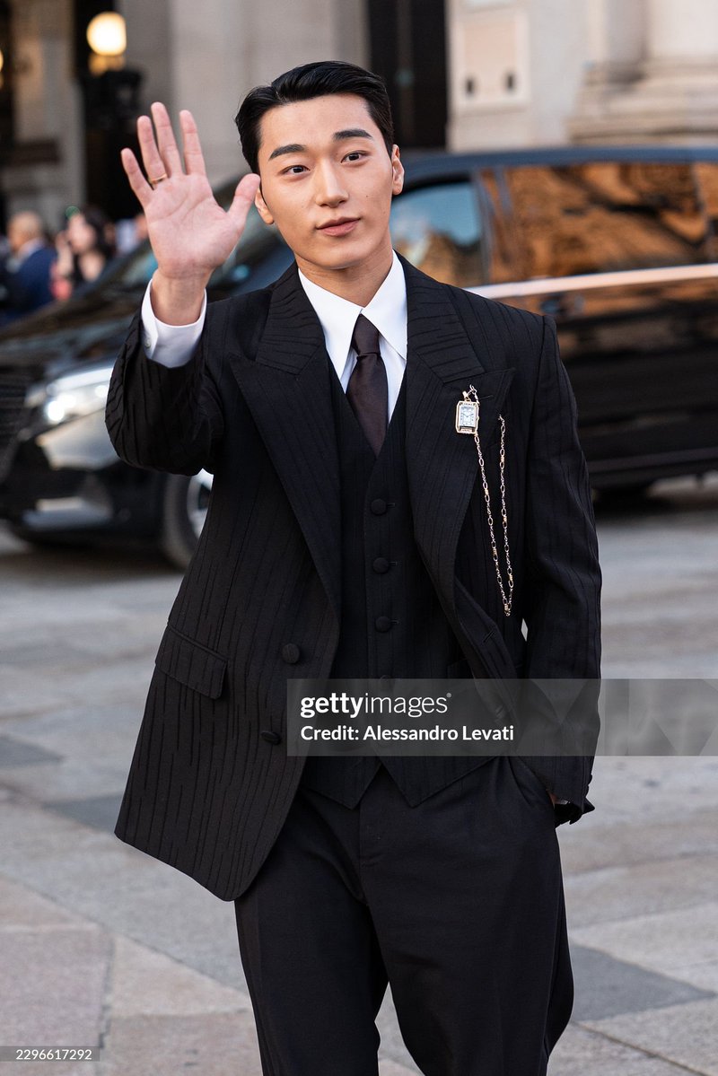 1024updates's tweet photo. [📷] San arrives at the Vogue World Show  

#SANxVOGUEWORLD #choisan 
#SANxDOLCEGABBANA #산 https://t.co/R3ClbqOgVt