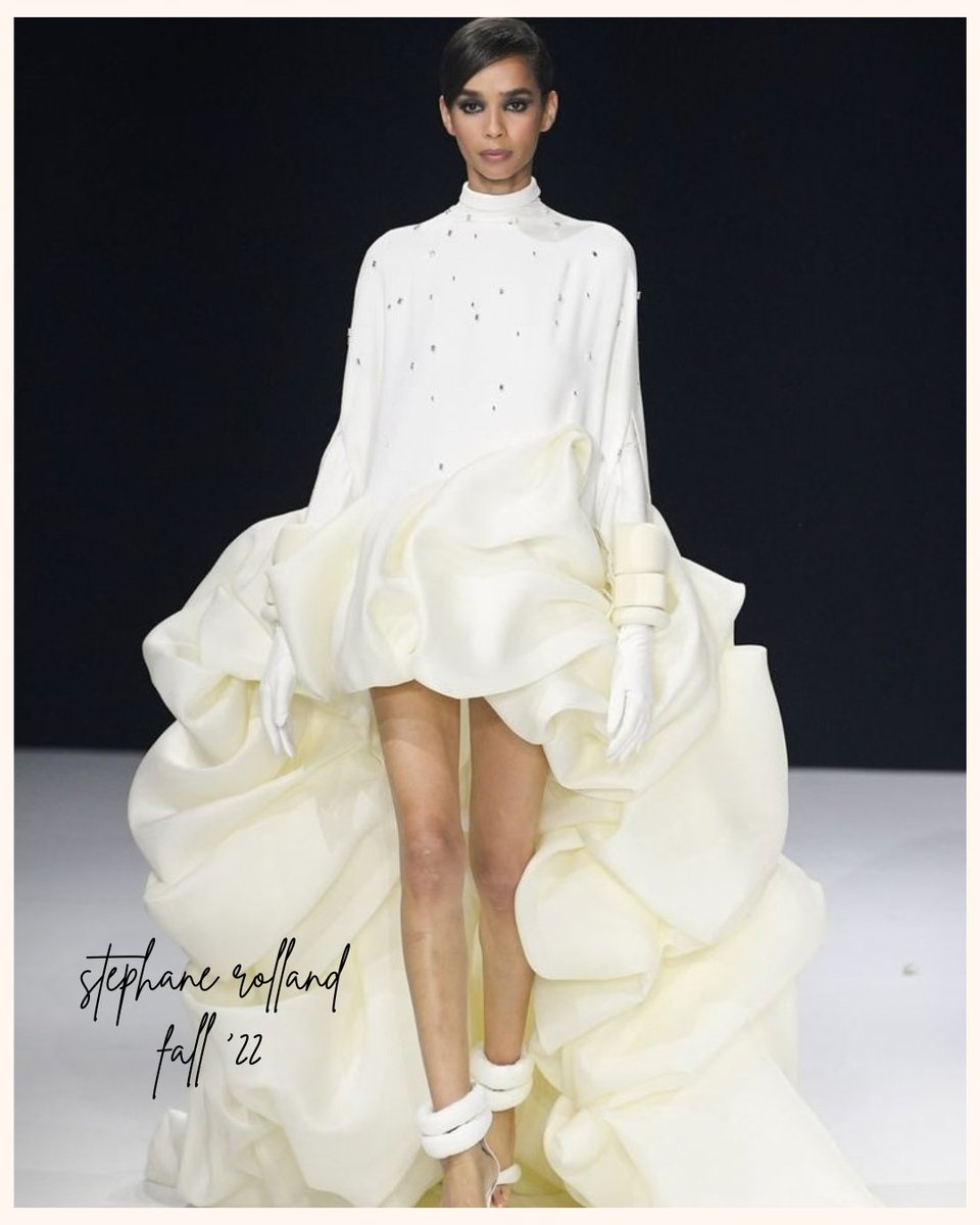 nvrincouture's tweet photo. navori x stephane rolland

stephane rolland fall '22
navori tofu fit pia

#dunknatachai #navori https://t.co/O6tdg2FuS1