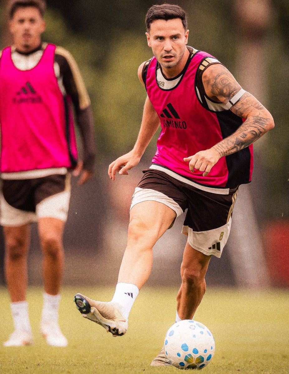 Flamengo_en's tweet photo. New week, same grind 💪 https://t.co/5MrBLW2yT9