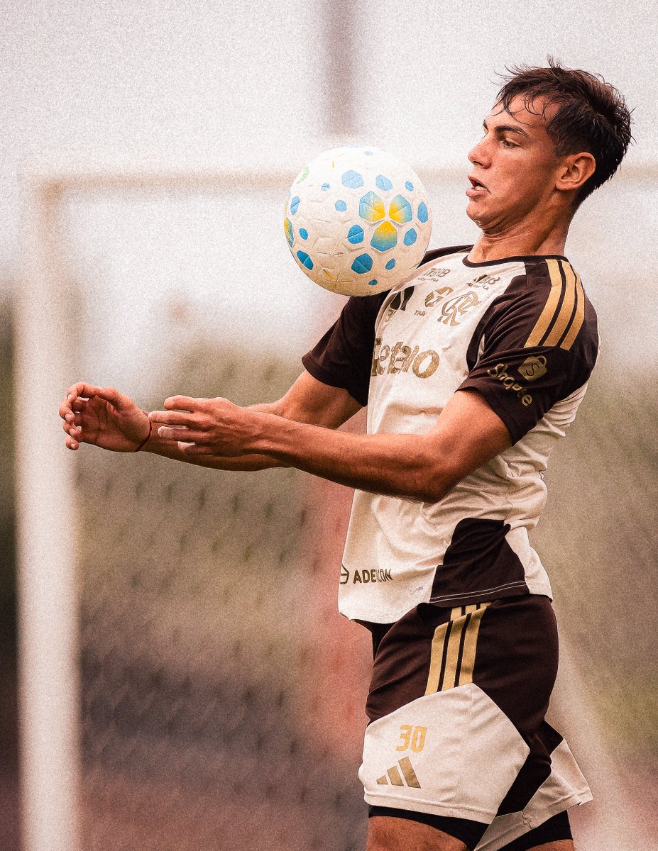 Flamengo_en's tweet photo. New week, same grind 💪 https://t.co/5MrBLW2yT9