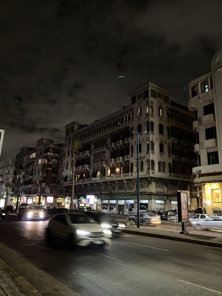appaliuna's tweet photo. iskenderiye gettolarından geçerken fotoğraf çekemediğim için hala kendime kızsam da birkaç güzel downtown fotoğrafı bırakayım

şehir, tek başına, beni bir
süreliğine helenistik dönem çalışmaya ikna etmişti, büyüsünden yeni yeni kurtuluyorum

fazla romantik olmamak lazım, mümkünse https://t.co/PSI1Ji9vGm