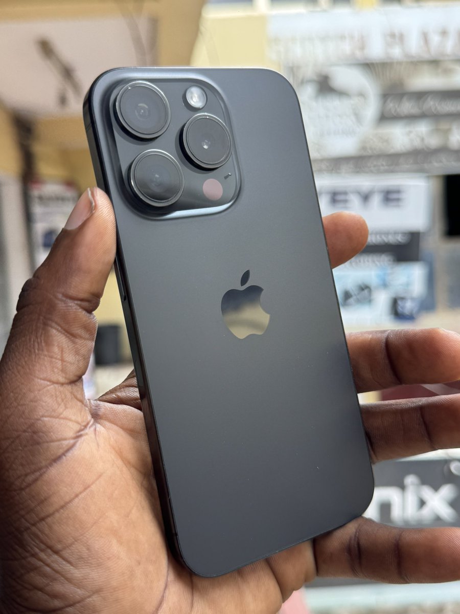 sarkwealthy's tweet photo. Some cool deal for the TL top

iPhone 15pro 
128gig eSIM unlocked 
Battery health 95%
GH₵6300
Swaps are allowed https://t.co/2Bdm9257XQ