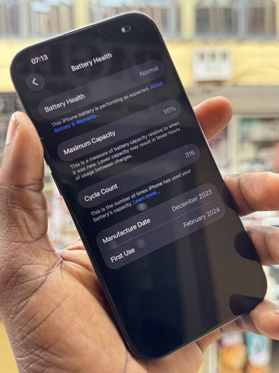 sarkwealthy's tweet photo. Some cool deal for the TL top

iPhone 15pro 
128gig eSIM unlocked 
Battery health 95%
GH₵6300
Swaps are allowed https://t.co/2Bdm9257XQ