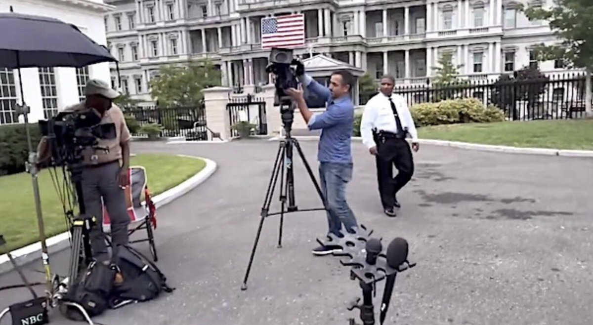 thebulletinn's tweet photo. Major US networks are refusing to provide pool coverage of Trump's UN General Assembly speech today, after the White House pulled press credentials from CNN, MS NOW, and Politico last weekend. ABC, CBS, NBC and Fox all declined to fill in for CNN's pool duty in protest. The three banned outlets have filed a lawsuit calling it a First Amendment violation.