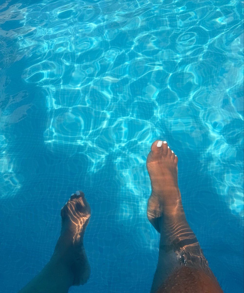 thickmegz's tweet photo. Feet in the pool🩵🤍 https://t.co/KQXjEpGg3E