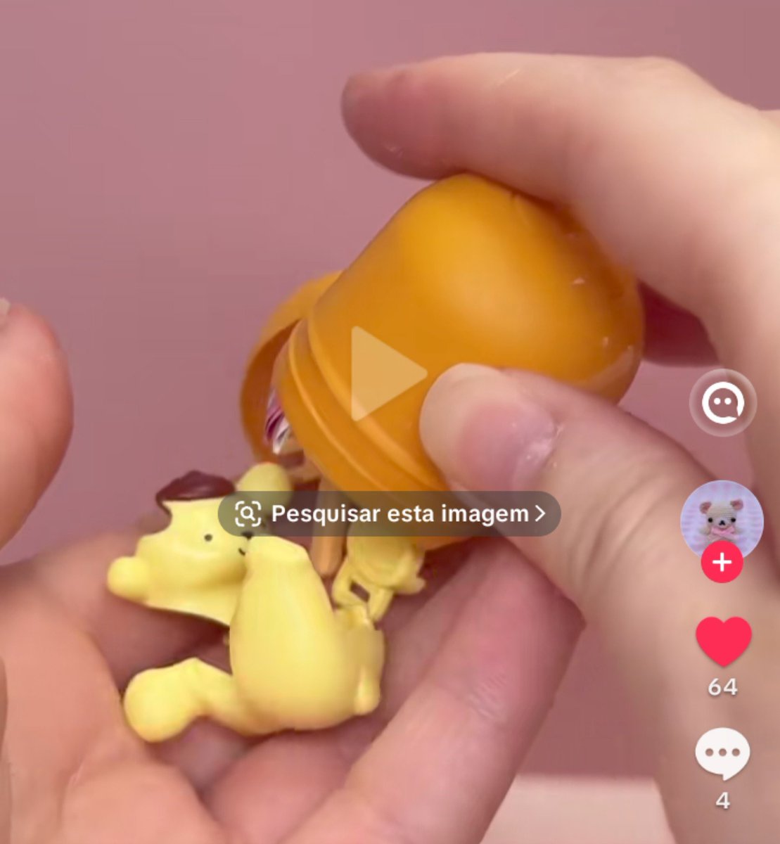 yunacelesti's tweet photo. gente, eu passei um tempo procurando vídeos de unboxing daquele Kinder Ovo da Sanrio só pra ver se o cachorro amarelo safado tinha cu 

ELE NÃO TEM
DESCUSARAM ELE https://t.co/dBuRTo5P1a