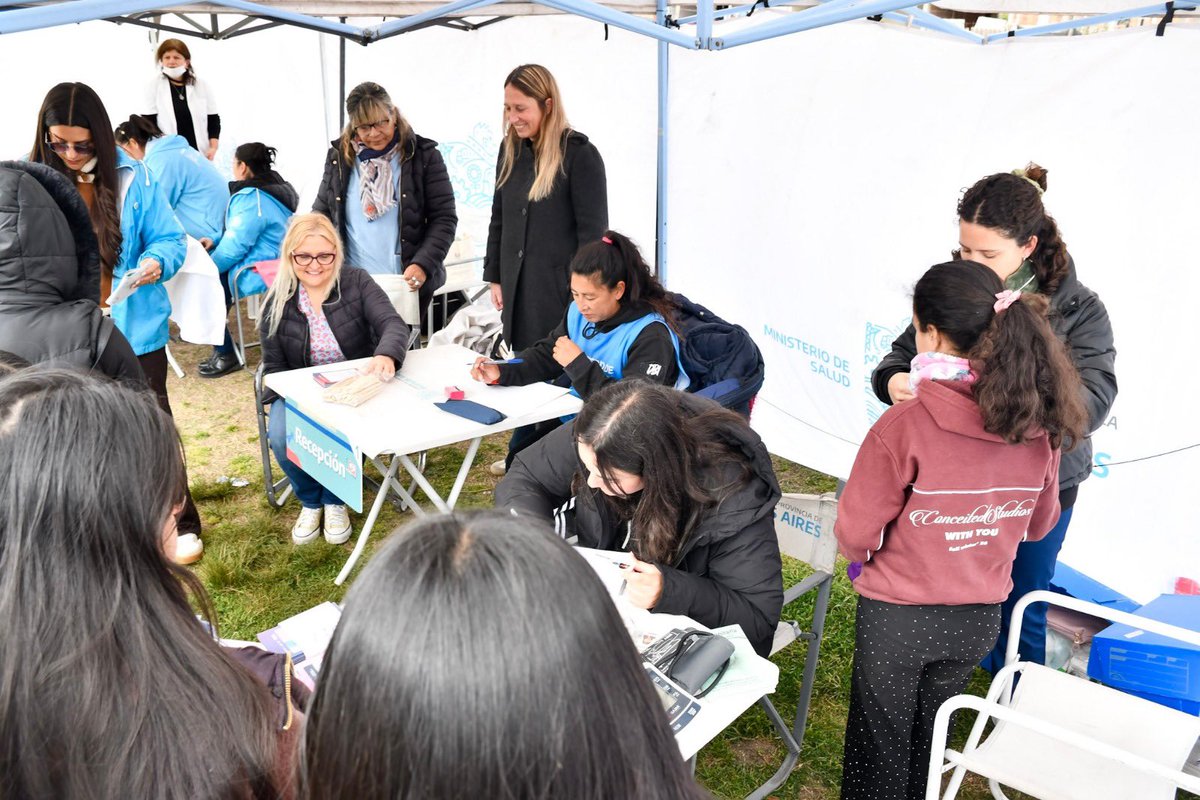 SoleFernandezLP's tweet photo. Vecinos y vecinas pudieron acceder a vacunación, controles de peso y talla y controles médicos para niños y niñas🙌🏼 https://t.co/TinZi2VsK8
