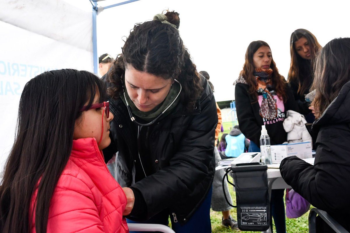 SoleFernandezLP's tweet photo. Vecinos y vecinas pudieron acceder a vacunación, controles de peso y talla y controles médicos para niños y niñas🙌🏼 https://t.co/TinZi2VsK8