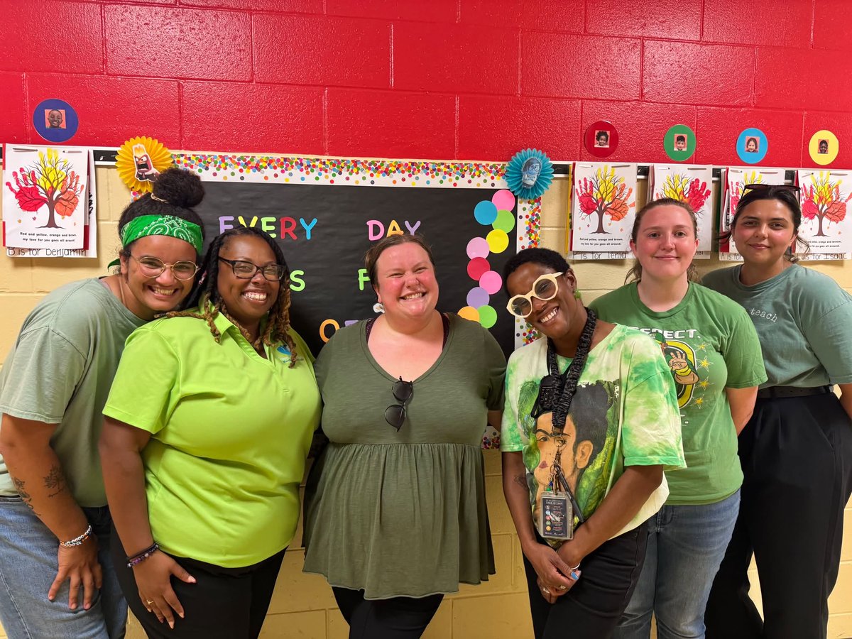 OCPSnews's tweet photo. Spreading kindness like confetti during Start With Hello Week! π
#ocps #WeAreOCPS https://t.co/jYARL2vO1b