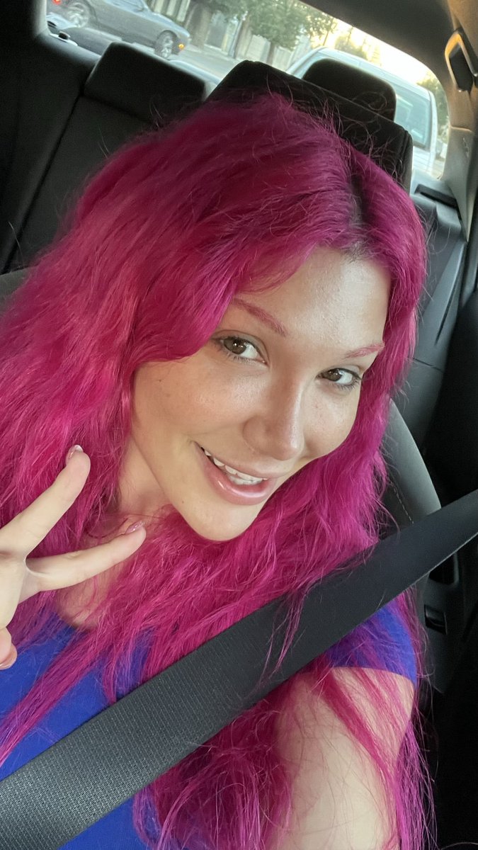 AnnaAmelia6318's tweet photo. No single makeup https://t.co/HF5I9MfxJ4