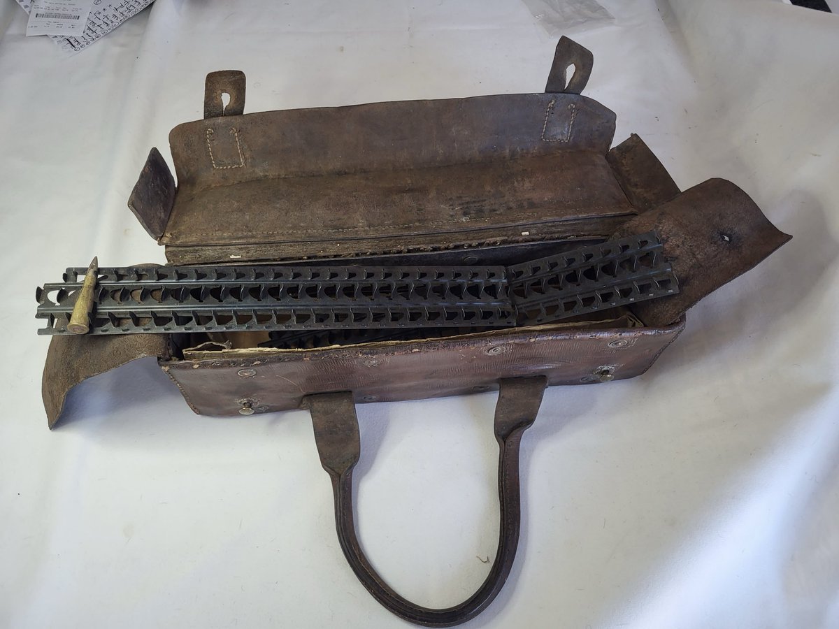 militariafair's tweet photo. Available at Thetford Militaria Fair , Sun 4 Oct , Hotchkiss Machine Gun Ammunition Rack Carrier, dated 1916 by H.G.P Ltd, includes 2 original 25 round machine gun racks.
#hotchkissmachinegun #rfc #raf #tankcorps
#militariafair https://t.co/L3xThmVlsW