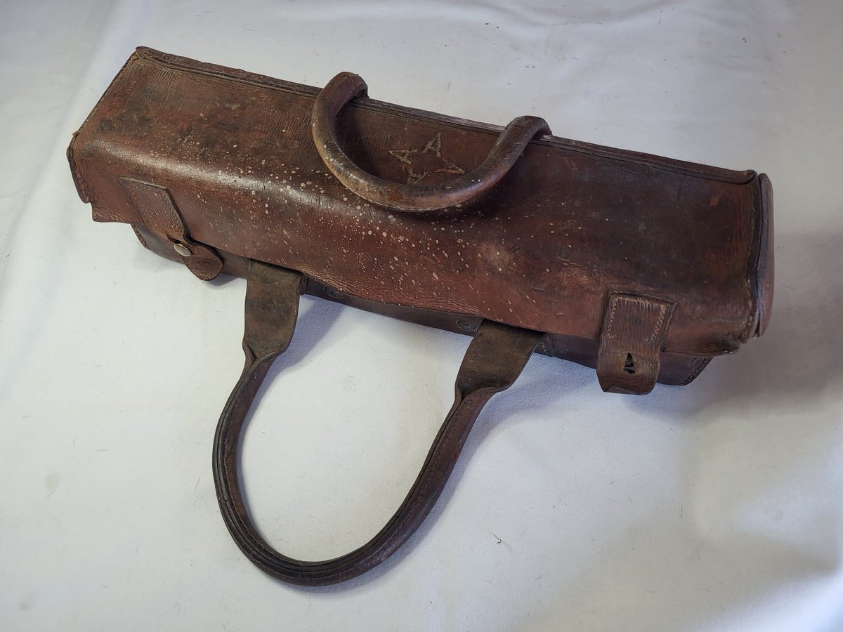 militariafair's tweet photo. Available at Thetford Militaria Fair , Sun 4 Oct , Hotchkiss Machine Gun Ammunition Rack Carrier, dated 1916 by H.G.P Ltd, includes 2 original 25 round machine gun racks.
#hotchkissmachinegun #rfc #raf #tankcorps
#militariafair https://t.co/L3xThmVlsW