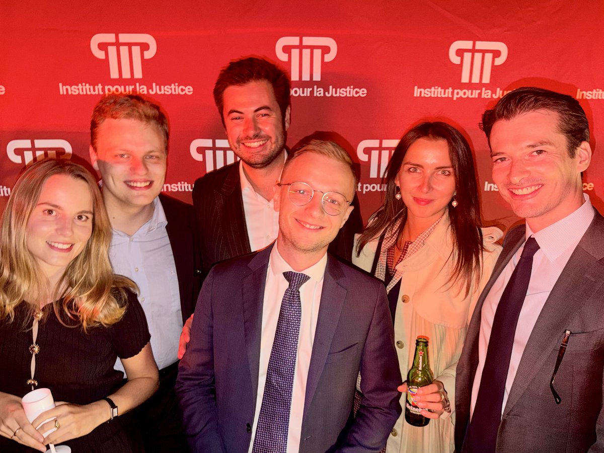 Antonin_FR_'s tweet photo. Ravi de retrouver @christine_kelly et les compagnons du @partiudr pour la soirée de rentrée de @InstitutJustice organisée par son excellent directeur @pierremarieseve !

Un travail titanesque et payant pour réformer notre système judiciaire aujourd'hui si défaillant ! https://t.co/mAmJQ0DMdn