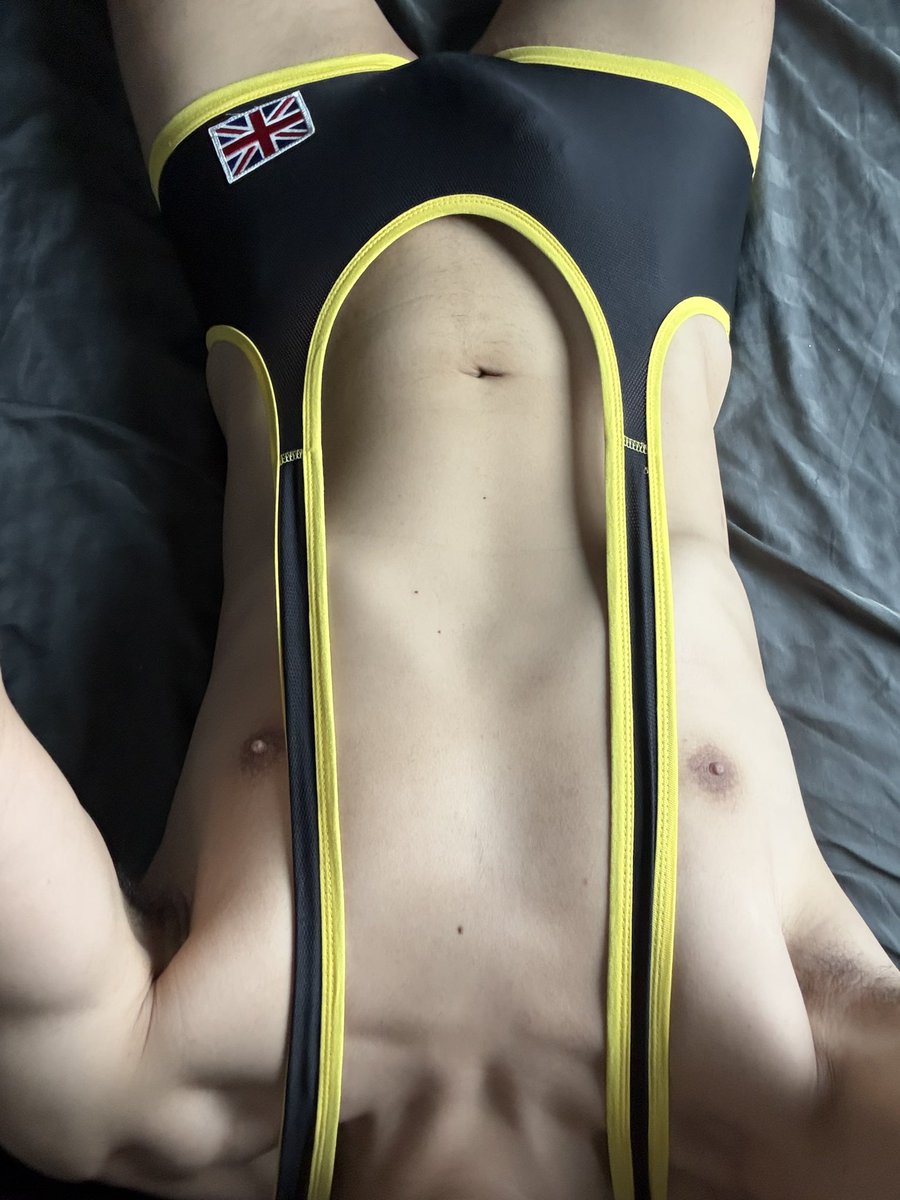 MuscleBearTH's tweet photo. Bodysuit #1 🎽 สีดำ-เหลือง https://t.co/fJ2dj7jH9e