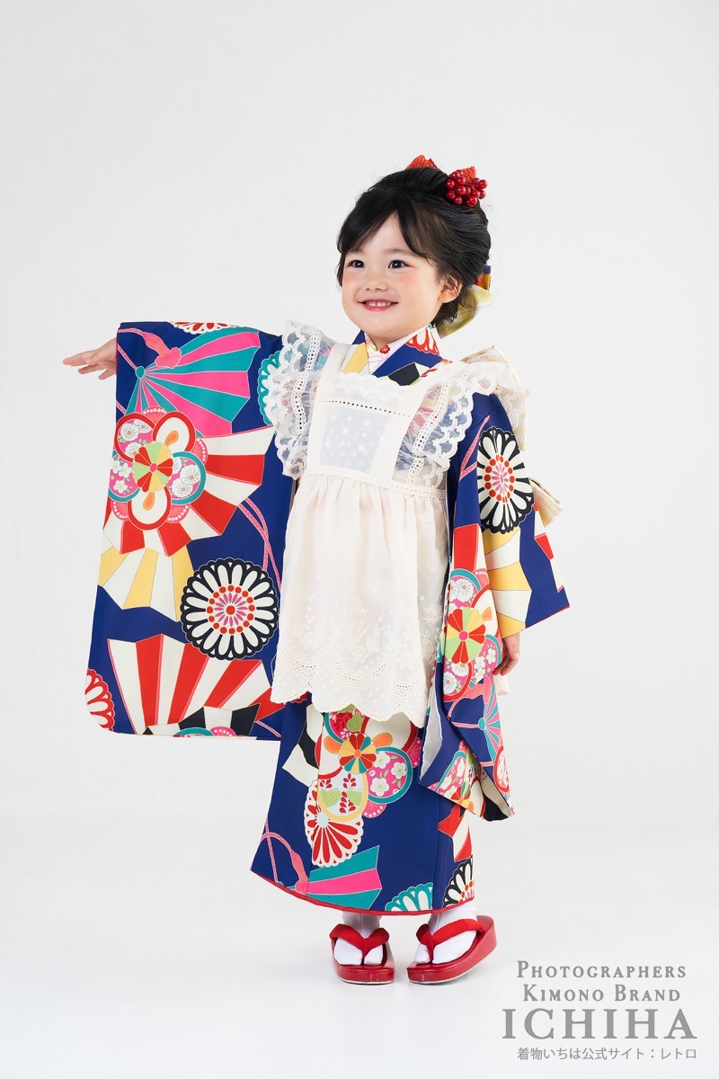 retro_kimono's tweet photo. 娘の肌が弱くて着せられなかったアンティーク着物。着物デザイナーに師事し、3年かけて洗える生地に復刻しました。今は500デザイン以上を手がけています。『ICHIHA』は毎回抗菌丸洗い・全国往復送料無料でお届け。七五三の着物選び、プロフィールからのぞいてみてください。 https://t.co/31rCQhIYHG