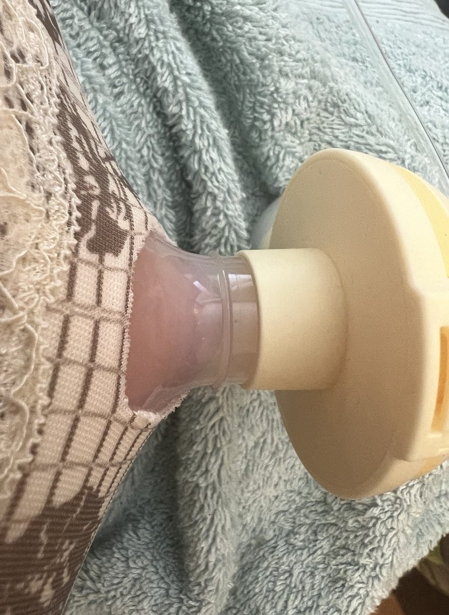 BubblesMooo's tweet photo. Guess this is getting real now 🐮
What should Bubbles keep track of on this journey?

#hucow #lactation #breastpumping https://t.co/fgFhOIf24z