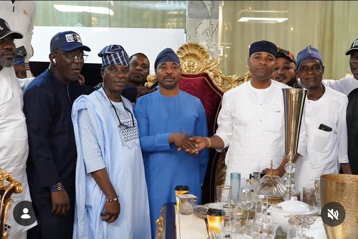 NpoReports's tweet photo. KWAM Settles Rift Between MC Olumo, Sego https://t.co/vLJgZ4JEQA

Phyna | Cursor | Sadio Mane | Wike | ArishfaKhan | UNGA | Bugatti | Snurps | Itel | Pexo | King Sunny Ade | Slippy | BoycottUnited | Enori | Africa | Peter Okoye | Aliko Dangote | Patrick Jane | Tebas | Catapult | Ballon | Thiago Silva