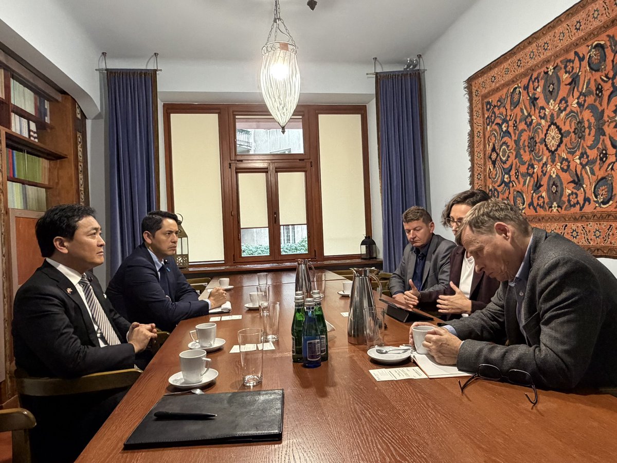 FukasakuKj's tweet photo. ポーランドでの8時間強の日程を経て、間も無くワルシャワを発ち日本に戻ります。
1泊4日のウクライナ・ポーランド日程をお支えいただいた全ての皆様に心から感謝を申し上げます。 https://t.co/9b3T2Cbo19