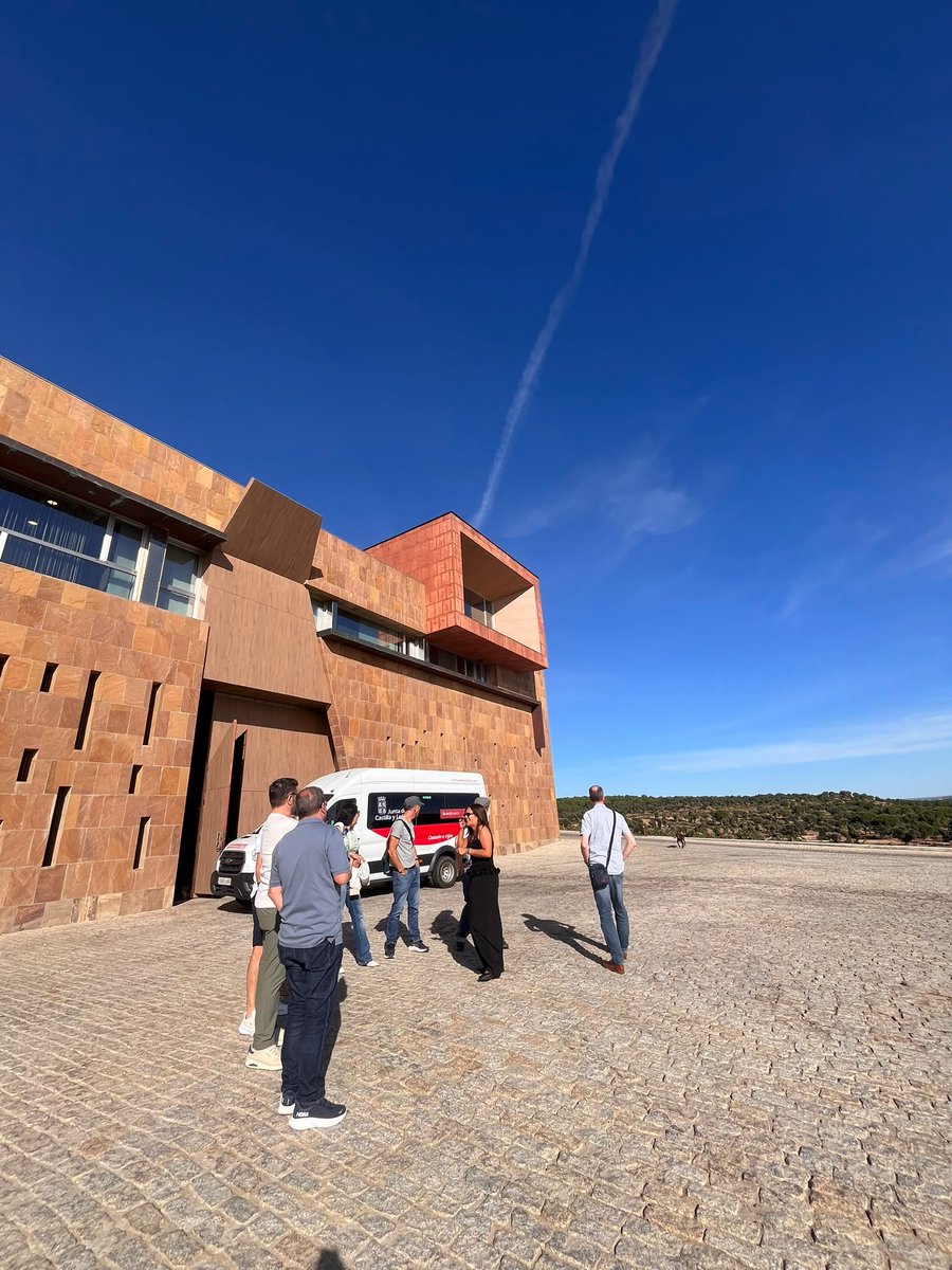 VinodeToro's tweet photo. 🇨🇭🍷 Los importadores suizos siguen descubriendo la #DOToro. Nos acercamos a Bodega Monte la Reina para conocer de primera mano sus instalaciones, sus vinos y la esencia de su bodega.

Una jornada de cata, intercambio y descubrimiento de los vinos de Toro. 🍇

#DOToro https://t.co/NoYrjltlGb