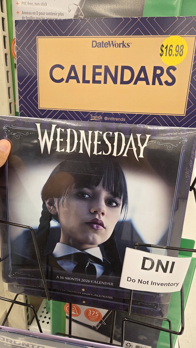 SetnaroX's tweet photo. What a terrible calendar. It has Wednesday but they forgot the rest of the days of the week. https://t.co/iPP7CEgoy5