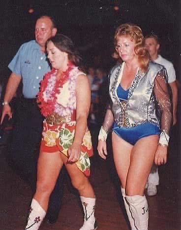 realLeilaniKai's tweet photo. There is nothing like the walk to the ring. https://t.co/q9uDIuYBJS