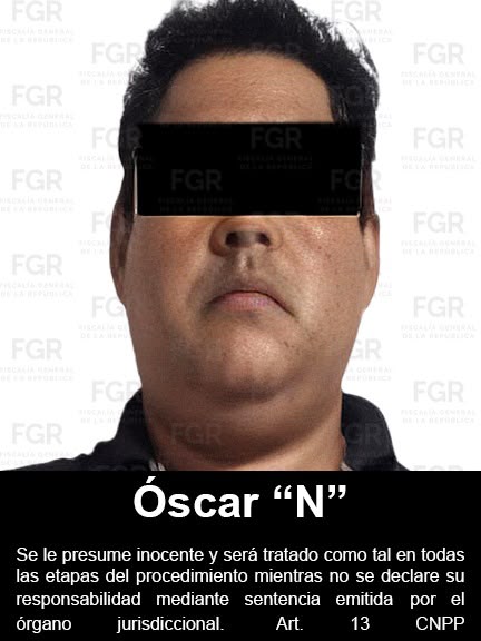 FGRMexico's tweet photo. Lleva #FGR a proceso a una persona que probablemente transportaba más de una tonelada 790 kilogramos de marihuana. En seguimiento a una denuncia anónima, elementos de la Policía Federal Ministerial, adscritos a la @FGR_AIC, detuvieron a Oscar “N” cuando circulaba en un camión, sobre la carretera federal Tapachula - La Ventosa, en la población de Santiago Niltepec, Oaxaca.

Más información: https://t.co/5LBzwK3E6l
