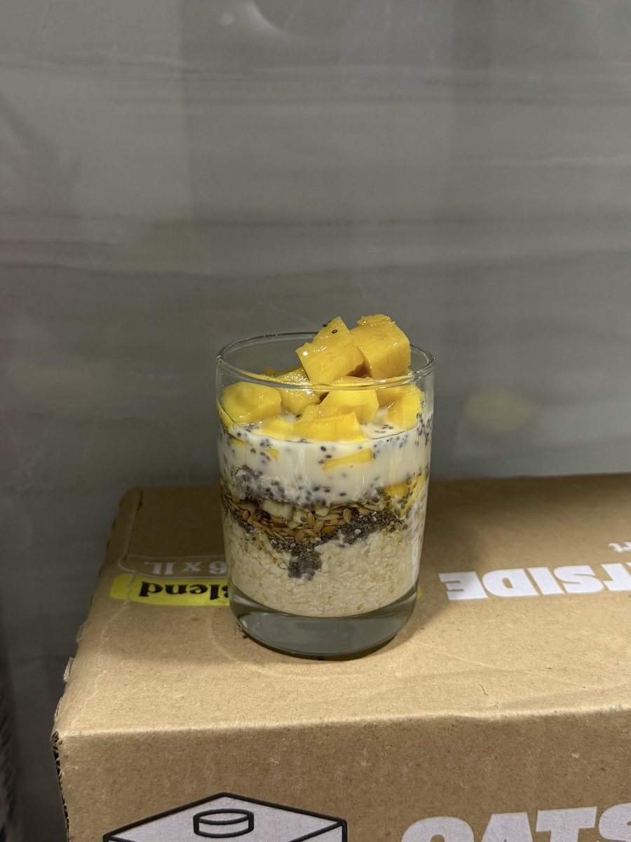 MaeAlvarezz's tweet photo. Mango overnight oats 🥭🥣 https://t.co/hkP4wfT1vW