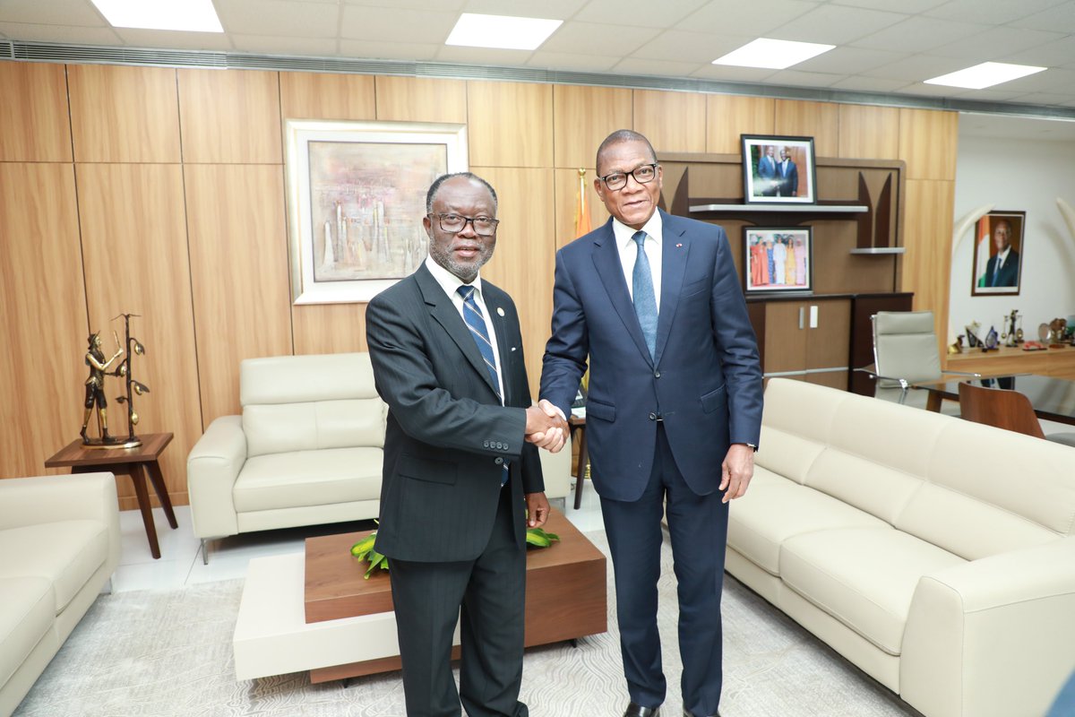 FAOCotedIvoire's tweet photo. 🇨🇮 Direction Rome !
Une délégation ivoirienne conduite par le Ministre Bruno Koné, participera au Forum de l’Initiative #MainDansLaMain de la FAO du 11 au 16 octobre. Objectif : présenter les atouts de la 🇨🇮 et ses opportunités d’investissement aux investisseurs internationaux. https://t.co/jw9EqTZ3K7