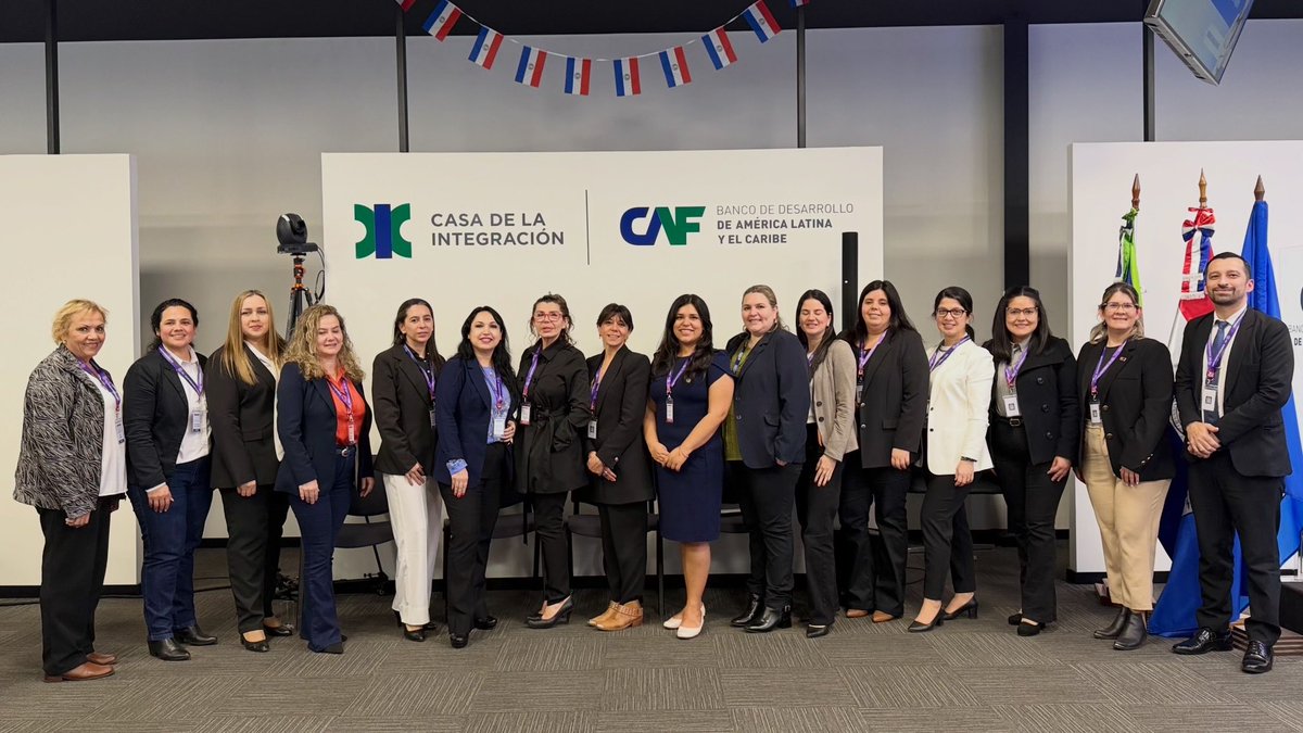 minmujerpy's tweet photo. Trabajo técnico para fortalecer la inclusión laboral y la autonomía económica de las mujeres 🙋‍♀️

Representantes de distintas instituciones participaron de las mesas de trabajo del segmento técnico, donde analizaron las principales brechas y desafíos en educación y tecnología, inclusión laboral, emprendimiento, empresarialidad, cadenas de valor e inversión.

El espacio formó parte del Taller Interinstitucional sobre la Ley Modelo sobre Inclusión Laboral y Fomento del Emprendimiento y Empresarialidad de las Mujeres, desarrollado por el Ministerio de la Mujer junto con la Comisión Interamericana de Mujeres (CIM/OEA), con el apoyo del Gobierno de Francia y de CAF.

Durante la jornada se revisaron el marco normativo, las políticas públicas y las capacidades institucionales existentes, además de identificar medidas y acciones prioritarias para fortalecer la autonomía económica de las mujeres.

El trabajo conjunto permitió construir recomendaciones y definir líneas de acción que servirán como insumo para avanzar en la elaboración de una hoja de ruta orientada a generar más oportunidades para las mujeres.

#GobiernoDelParaguay