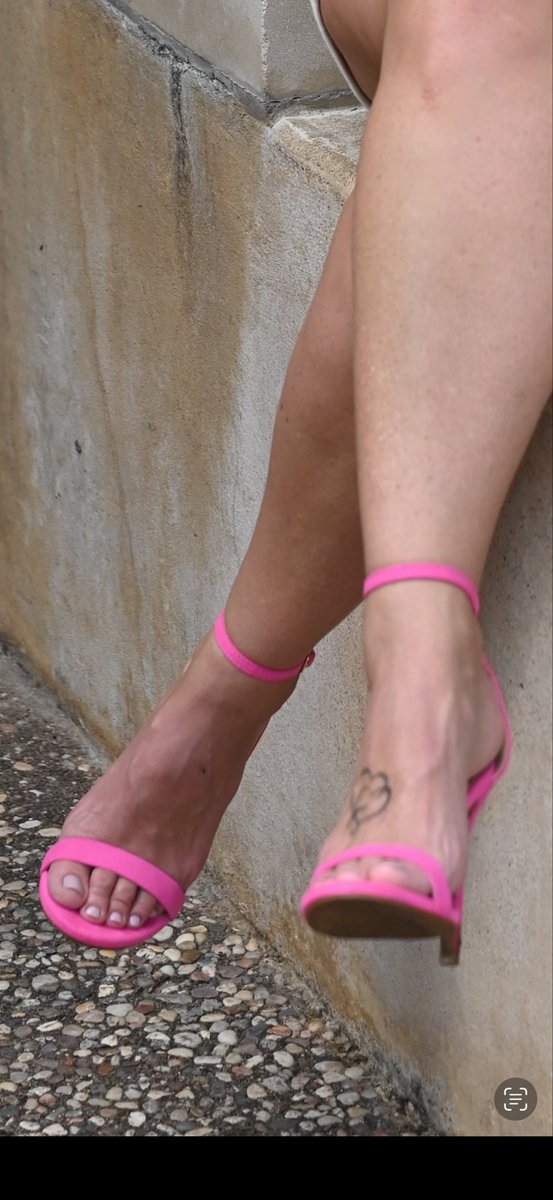 CountrySole94's tweet photo. 💗 First post… and I decided to start with pink heels 👠👣

Would you say pink is my color? 😘
More on FeetFinder: CountrySole94 ✨#heels #feetfetısh #pink https://t.co/A6W3J01w74
