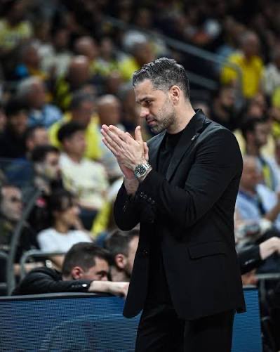 Avfattas's tweet photo. Beşiktaş basketbol final oynuyor, kimle, Fenerbahçe. Bütçesi dev. Sonra transfer geliyor, Fener yine senden çok para harcayıp güçlü takım kuruyor. 

Sonra diyorlar ki 7 final 7 kayıp. Kardeşim, sen adama fazlasını veriyor musun, adam her sene daha fazla zorlukla geliyor finale https://t.co/yJPN5o44GQ
