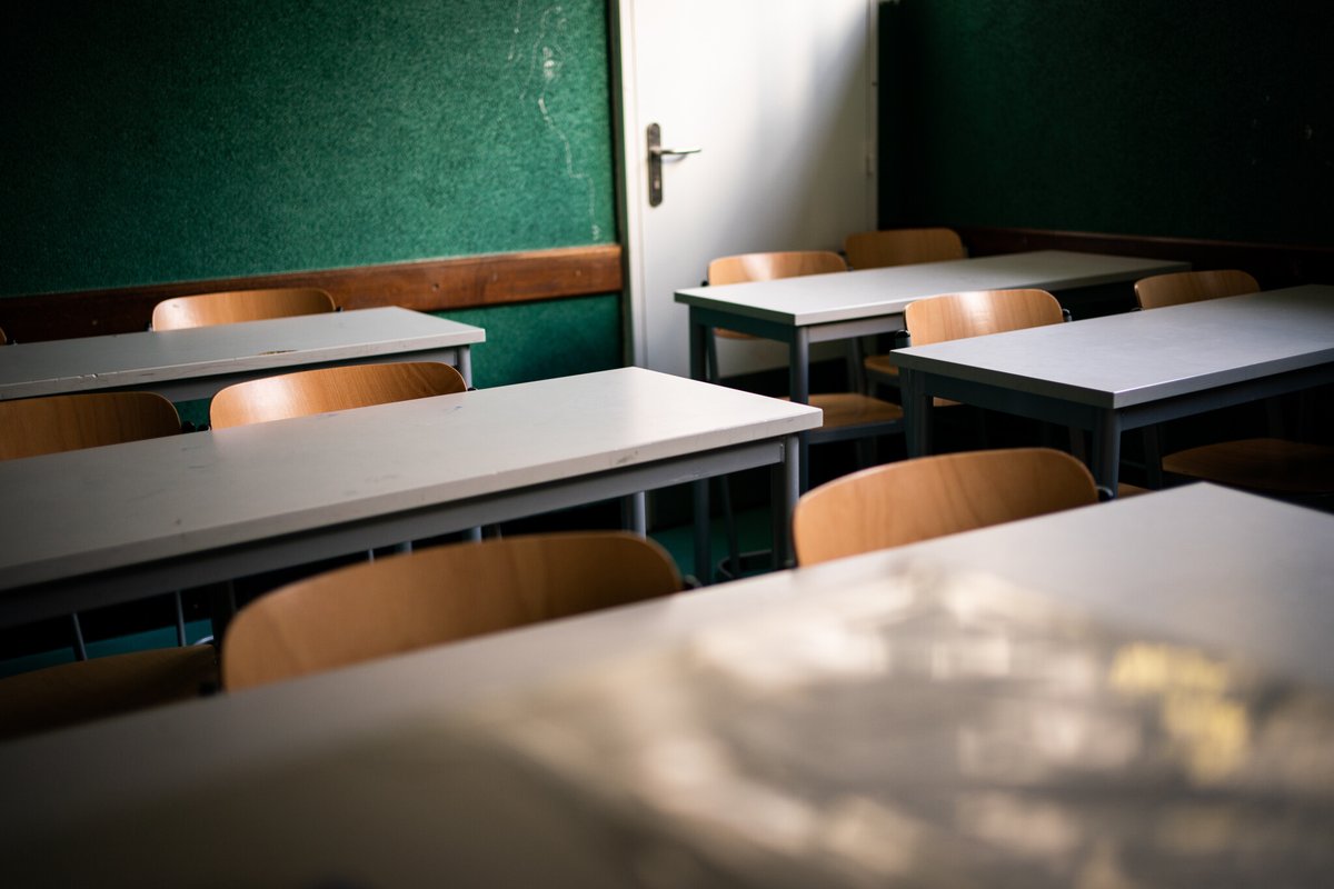 le_Parisien's tweet photo. 32 redoublants dans une même classe : à Noisy-le-Grand, ils dénoncent une décision « discriminatoire » et « aberrante »
➡️ https://t.co/kgRfutxtzr https://t.co/0Q4ohd7IKM