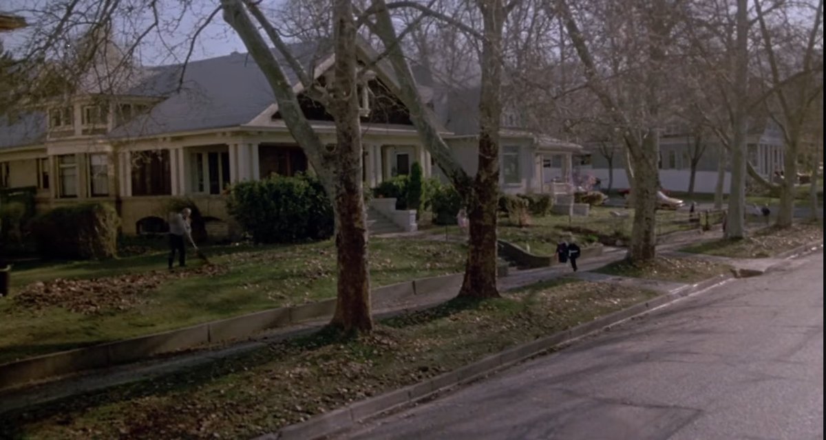 horrorfam1's tweet photo. The atmosphere of the Halloween franchise https://t.co/p9AFb7bbHF