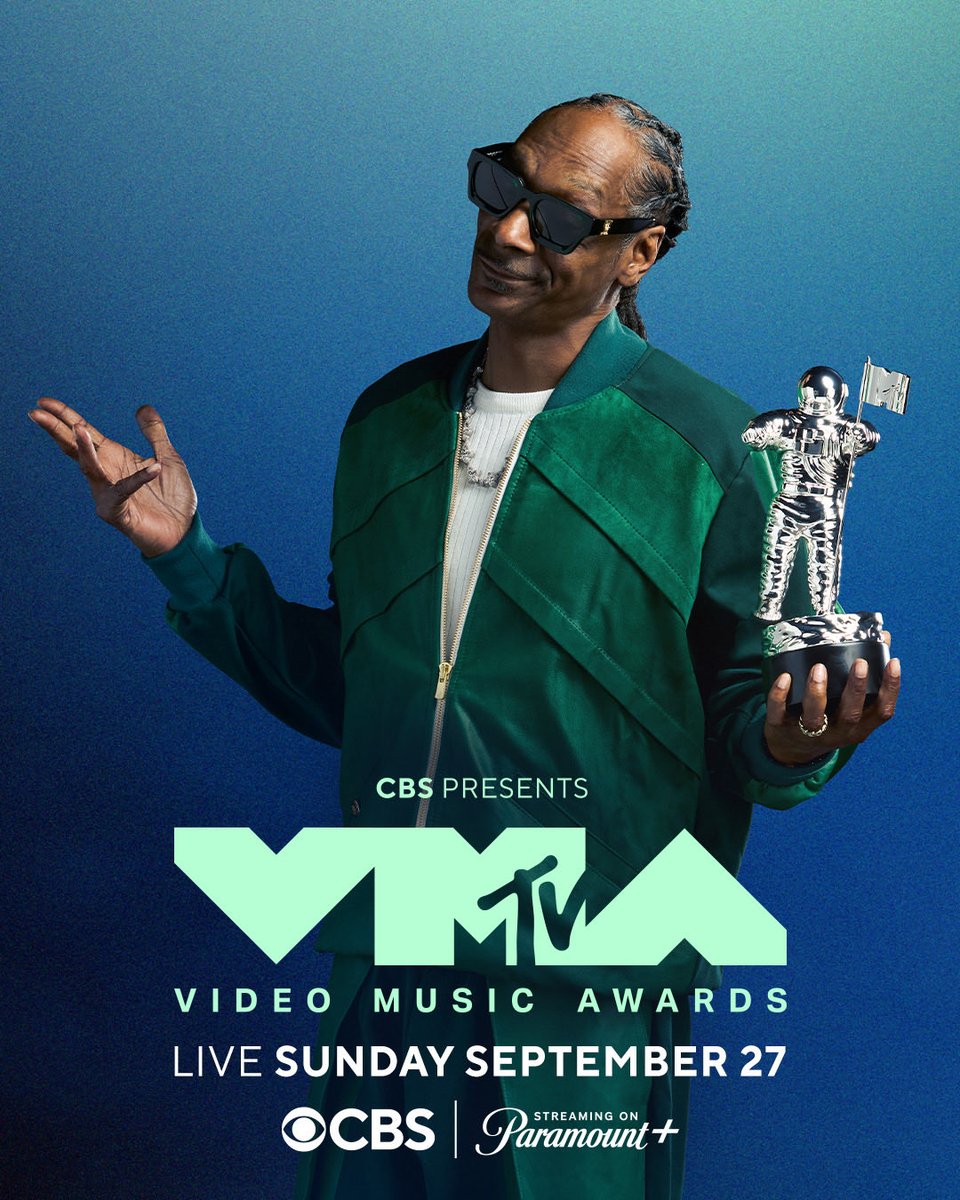 SnoopDogg's tweet photo. Cookn up sum surprises wit tha Moon Man 🌙 🤣 U better not miss #VMAs Sunday on @CBS !!! @vmas @MTV https://t.co/FcvSFED6ib